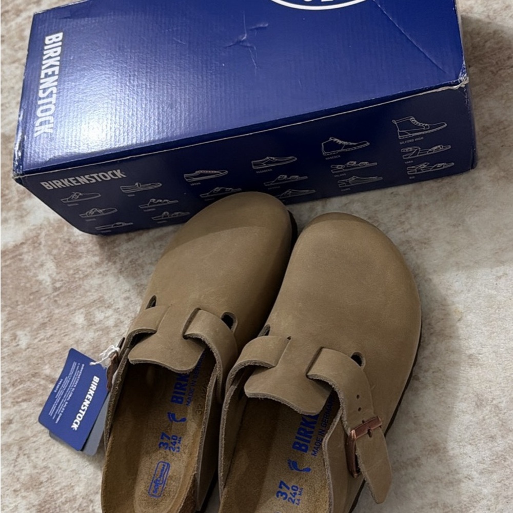 Birkenstock Tan women’s shoes clogs